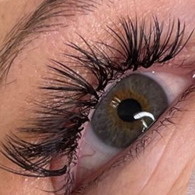 How Eyelash Extensions Enhance Your Natural Beauty